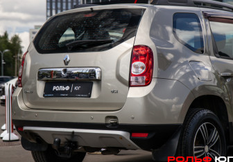 Подержанный автомобиль Renault Duster 2012 года (16 фото)