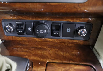 Подержанный автомобиль Infiniti QX80 2015 года (21 фото)