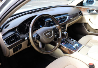 Подержанный автомобиль Audi A6 Sedan 2015 года (7 фото)