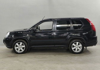 Подержанный автомобиль Nissan X-Trail 2008 года (8 фото)