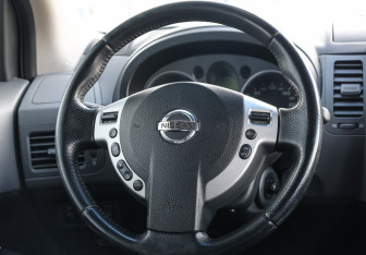 Подержанный автомобиль Nissan X-Trail 2008 года (17 фото)