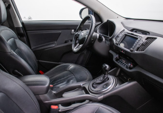 Подержанный автомобиль Kia Sportage 2011 года (9 фото)