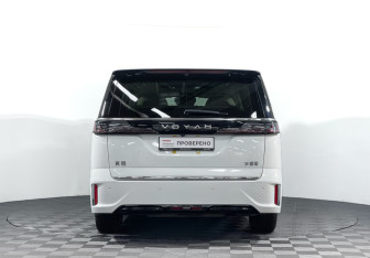 Подержанный автомобиль Voyah Dream 2025 года (6 фото)