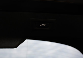 Подержанный автомобиль BMW X6 2015 года (16 фото)