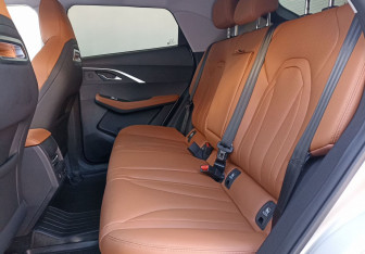 Подержанный автомобиль Omoda C5 2022 года (11 фото)