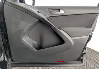 Подержанный автомобиль Volkswagen Tiguan 2016 года (23 фото)