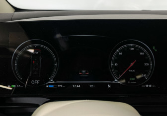 Подержанный автомобиль Voyah Dream 2024 года (11 фото)