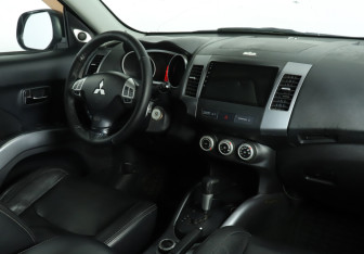 Подержанный автомобиль Mitsubishi Outlander 2007 года (12 фото)