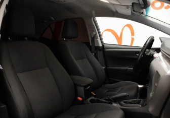 Подержанный автомобиль Toyota Corolla Sedan 2014 года (30 фото)