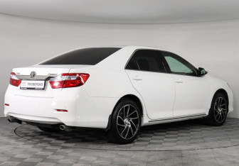 Подержанный автомобиль Toyota Camry Sedan 2013 года (5 фото)
