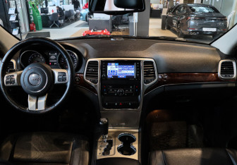 Подержанный автомобиль Jeep Grand Cherokee 2012 года (11 фото)