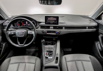 Подержанный автомобиль Audi A4 Sedan 2019 года (14 фото)