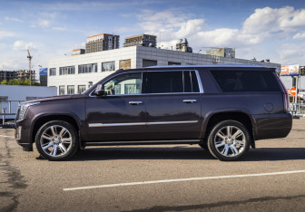 Подержанный автомобиль Cadillac Escalade Suv 2016 года (8 фото)