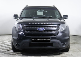Подержанный автомобиль Ford Explorer 2015 года (2 фото)