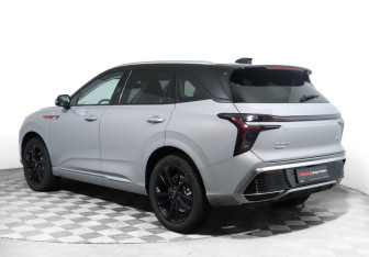 Подержанный автомобиль Hongqi HS3 2024 года (7 фото)