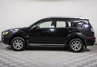 Подержанный автомобиль Mitsubishi Outlander 2010 года (8 фото)