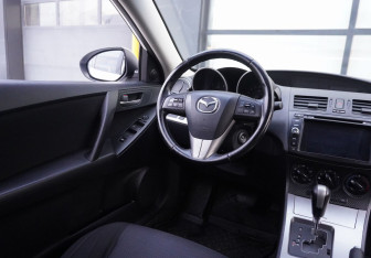 Подержанный автомобиль Mazda 3 Sedan 2010 года (13 фото)