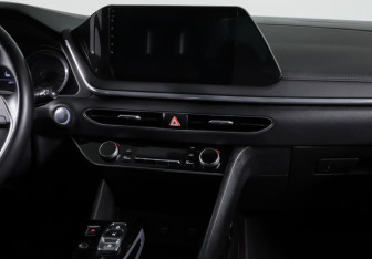 Подержанный автомобиль Hyundai Sonata 2021 года (13 фото)