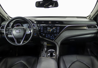 Подержанный автомобиль Toyota Camry Sedan 2020 года (14 фото)