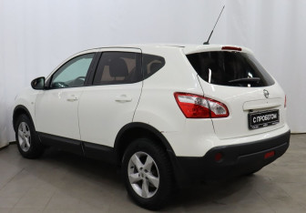 Подержанный автомобиль Nissan Qashqai 2011 года (6 фото)