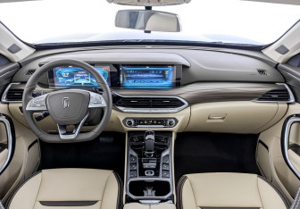 Новый FAW Bestune T77 2024 (10 фото)