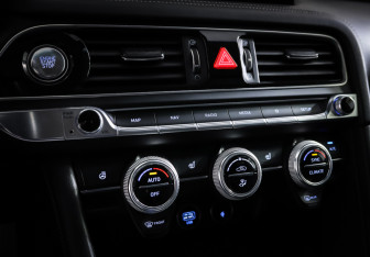 Подержанный автомобиль Genesis G70 2021 года (22 фото)