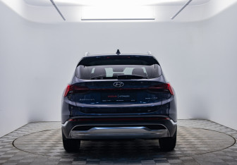 Подержанный автомобиль Hyundai Santa Fe 2021 года (4 фото)