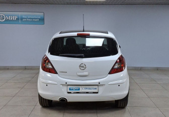 Подержанный автомобиль Opel Corsa 2012 года (6 фото)