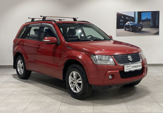 Подержанный автомобиль Suzuki Grand Vitara 2011 года (3 фото)