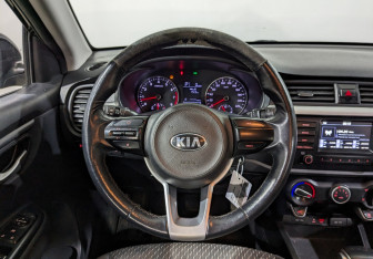 Подержанный автомобиль Kia Rio Hatchback 2020 года (23 фото)