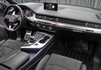 Подержанный автомобиль Audi Q7 2018 года (11 фото)