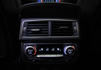 Подержанный автомобиль Audi Q7 2017 года (33 фото)