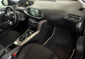 Подержанный автомобиль Peugeot 308 Wagon 2019 года (10 фото)