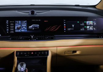 Подержанный автомобиль Voyah Dream 2023 года (17 фото)