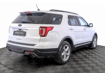 Подержанный автомобиль Ford Explorer 2018 года (5 фото)