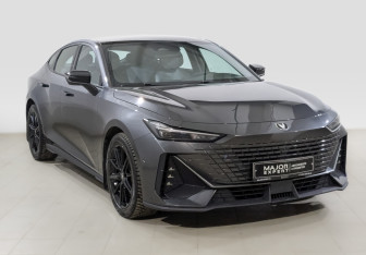 Подержанный автомобиль Changan UNI-V 2023 года (3 фото)