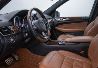 Подержанный автомобиль Mercedes-Benz GLE 2015 года (10 фото)