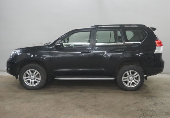 Подержанный автомобиль Toyota Land Cruiser Prado 2010 года (4 фото)