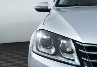 Подержанный автомобиль Volkswagen Passat Sedan 2012 года (7 фото)