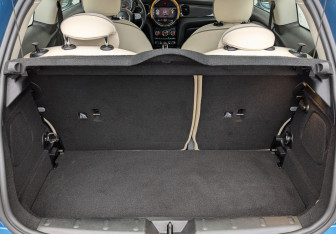 Подержанный автомобиль MINI Hatch 2021 года (10 фото)