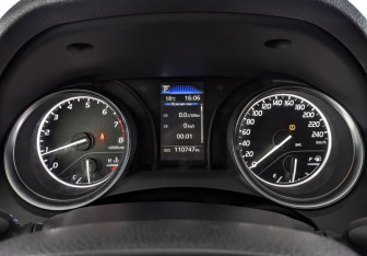 Подержанный автомобиль Toyota Camry Sedan 2021 года (16 фото)