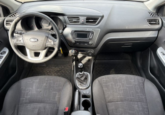 Подержанный автомобиль Kia Rio Hatchback 2013 года (10 фото)