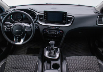 Подержанный автомобиль Kia Ceed Wagon 2021 года (13 фото)