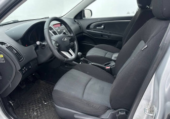 Подержанный автомобиль Kia Ceed Hatchback 2010 года (9 фото)