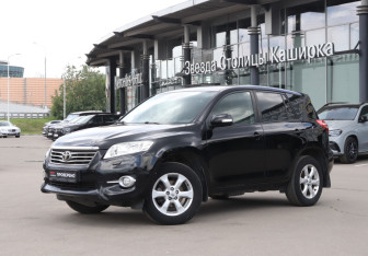 Подержанный автомобиль Toyota RAV4 2010 года (16 фото)
