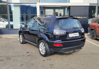 Подержанный автомобиль Mitsubishi Outlander 2011 года (7 фото)
