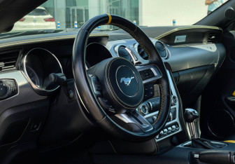 Подержанный автомобиль Ford Mustang Convertible 2018 года (12 фото)