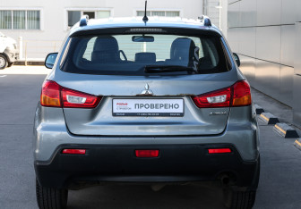 Подержанный автомобиль Mitsubishi ASX 2012 года (6 фото)