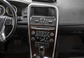 Подержанный автомобиль Volvo XC60 2010 года (15 фото)