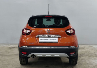 Подержанный автомобиль Renault Kaptur 2018 года (6 фото)